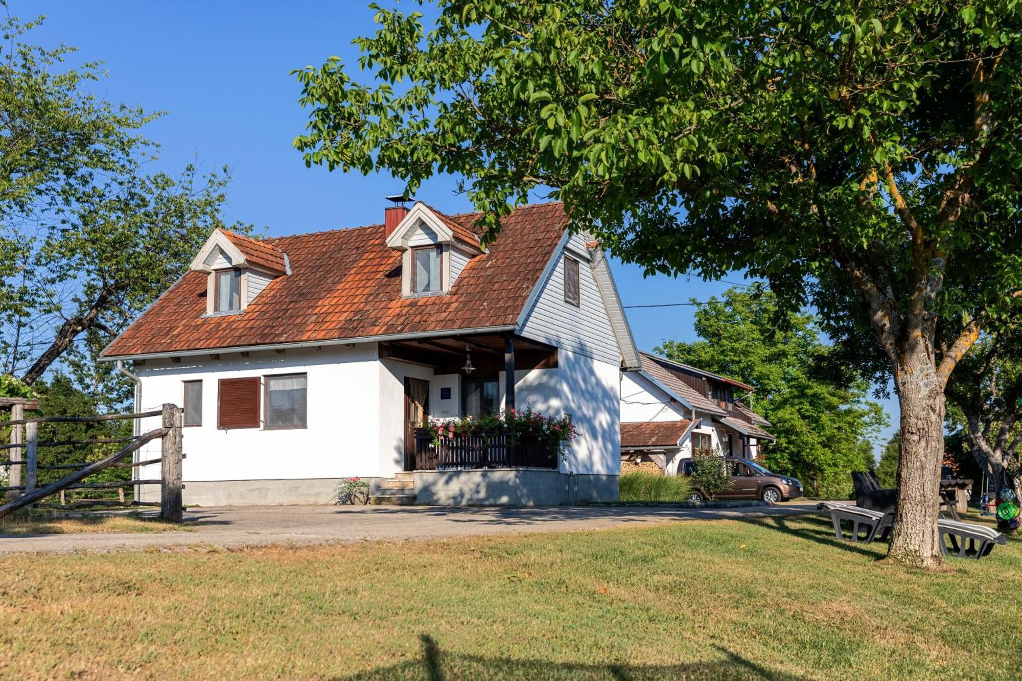 Farmstay Kotic สลูน ภายนอก รูปภาพ