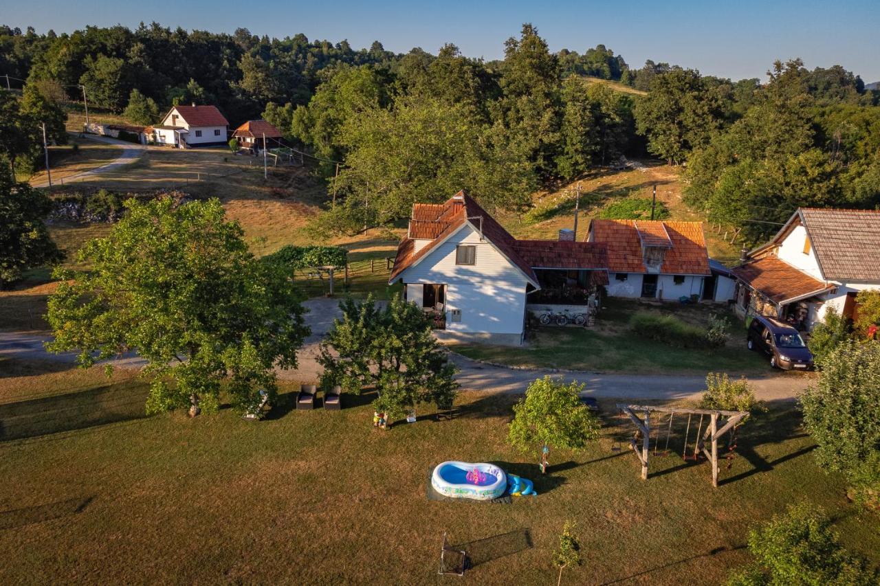 Farmstay Kotic สลูน ภายนอก รูปภาพ