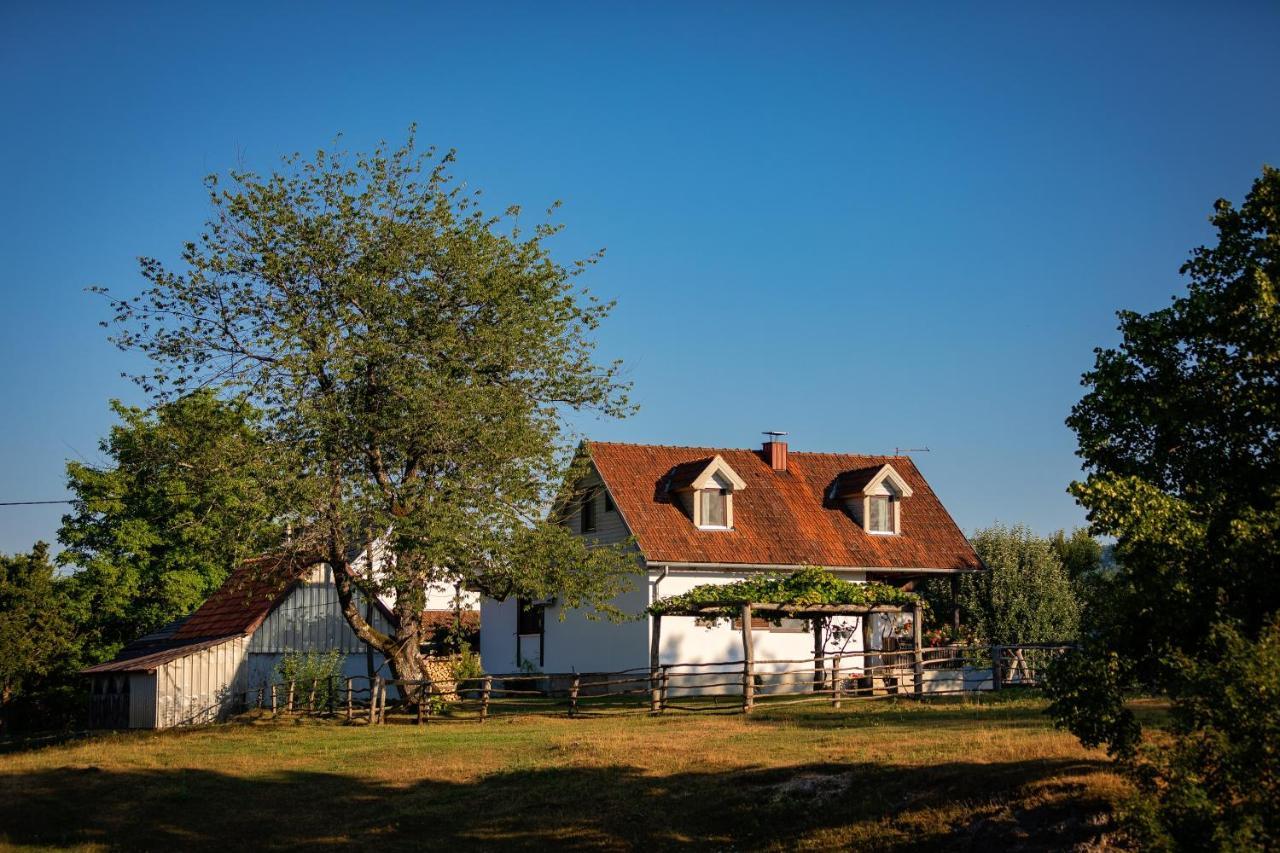 Farmstay Kotic สลูน ภายนอก รูปภาพ