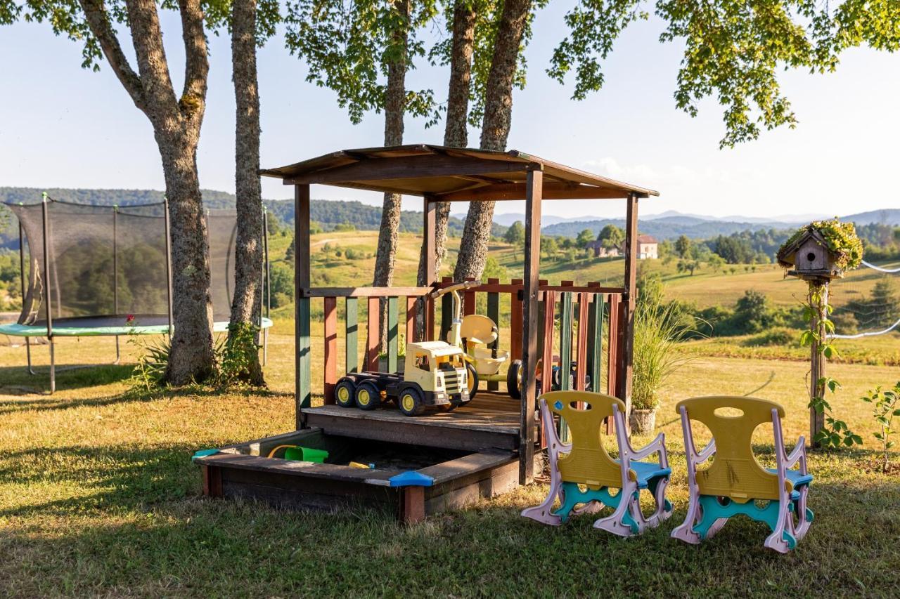 Farmstay Kotic สลูน ภายนอก รูปภาพ