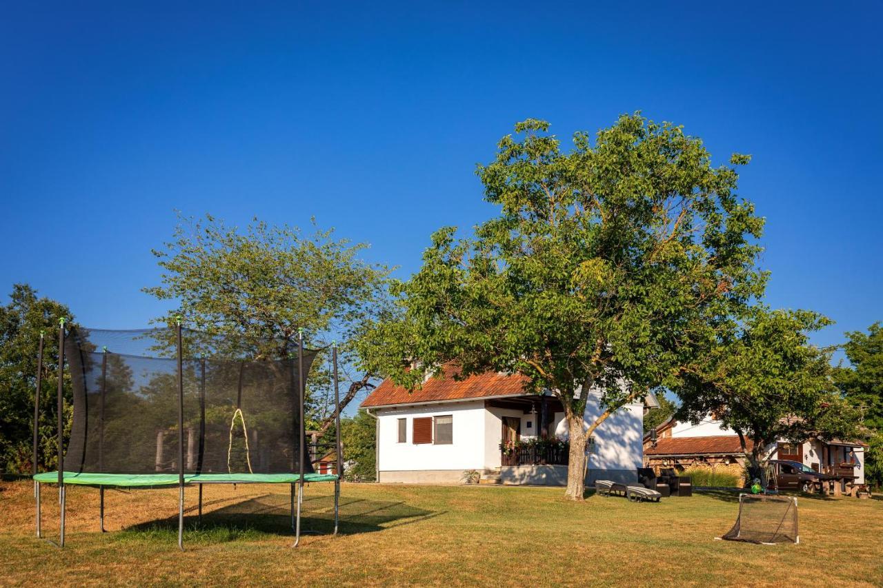 Farmstay Kotic สลูน ภายนอก รูปภาพ