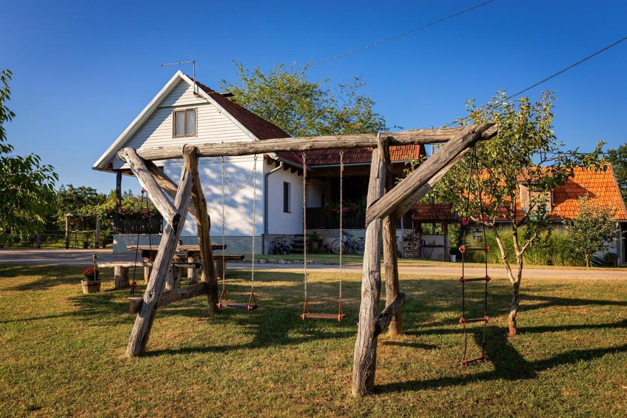 Farmstay Kotic สลูน ภายนอก รูปภาพ